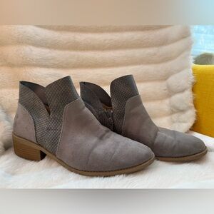 American Eagle Gray Faux Suede Ankle Boots with Textured Design